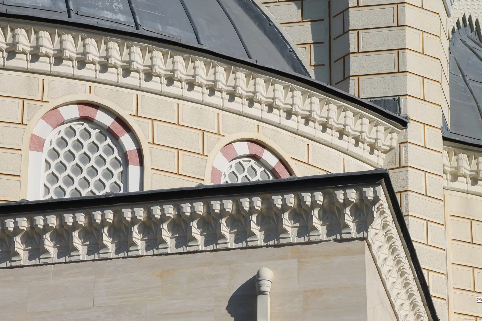 Cami saçak mukarnası uygulama detayı