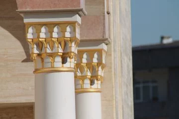 Mukarnaslı Sütun Başlığı gerçek uygulama görseli 50