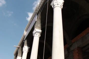Mukarnaslı Sütun Başlığı gerçek uygulama görseli 60